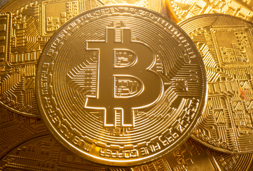 ¿Es posible convertirse en millonario invirtiendo 100 euros en Bitcoin? Esta predicción indica que sí