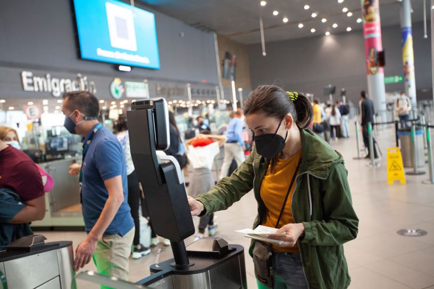 Así funcionan las máquinas de Biomig, la biometría facial del Aeropuerto Internacional El Dorado.
