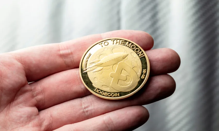 Dogecoin y Shiba Inu registran aumento de 7 días mientras las nuevas criptomonedas meme prometen
