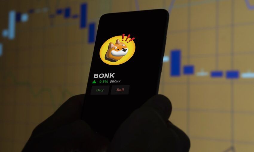 BONK lidera el mercado de las memecoins tras aumentar 7,610%: ¿Estos 3 tokens se seguirán el ritmo?