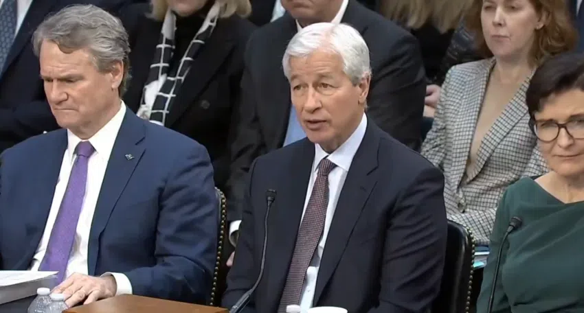 Jamie Dimon en el momento en el que declara en contra de las criptomonedas
