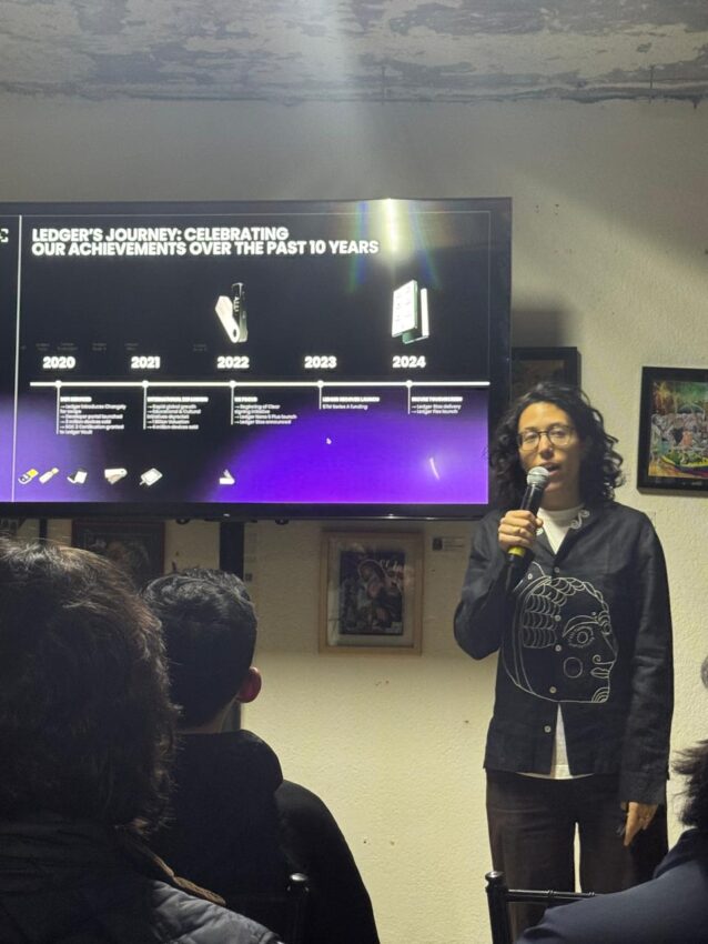 La VP de Comunicaciones de Ledger, Ariel Wengroff, en conferencia en Ciudad de México.