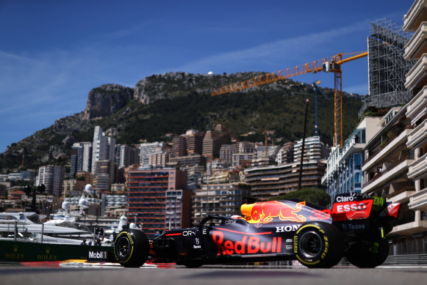Un monoplaza Red Bull Racing en las calles de Mónaco. Fuente: X/@redbullracing