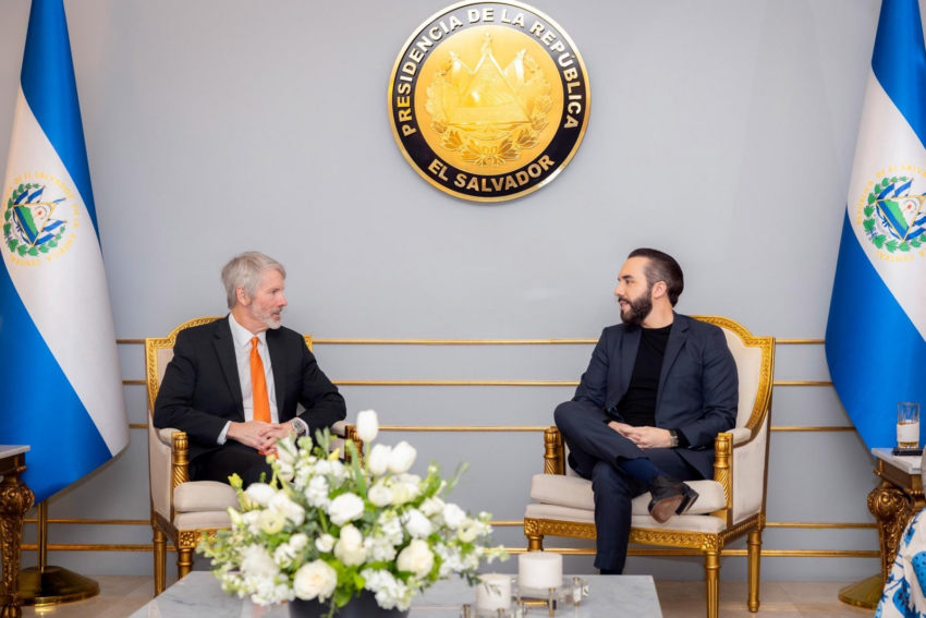 Michael Saylor y Nayib Bukele hablaron sobre los "próximos pasos de El Salvador" con Bitcoin.