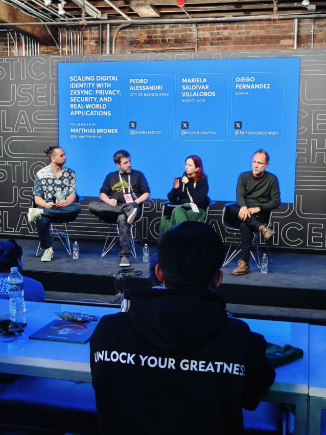 El gobierno de Nuevo León exponiendo el uso de blockchain en ETH Denver.