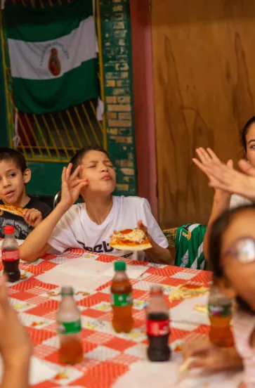 Comunidad bitcoiner en Paraguay celebró el Bitcoin Pizza Day con una acción solidaria dirigida a los integrantes del Hogar Guadalupe de Asunción. Fuente X/Twitter
