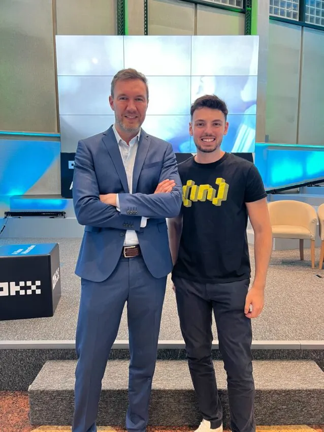 Bryan Maturana de BeInCrypto junto a Erald Ghoos, CEO de OKX Europa