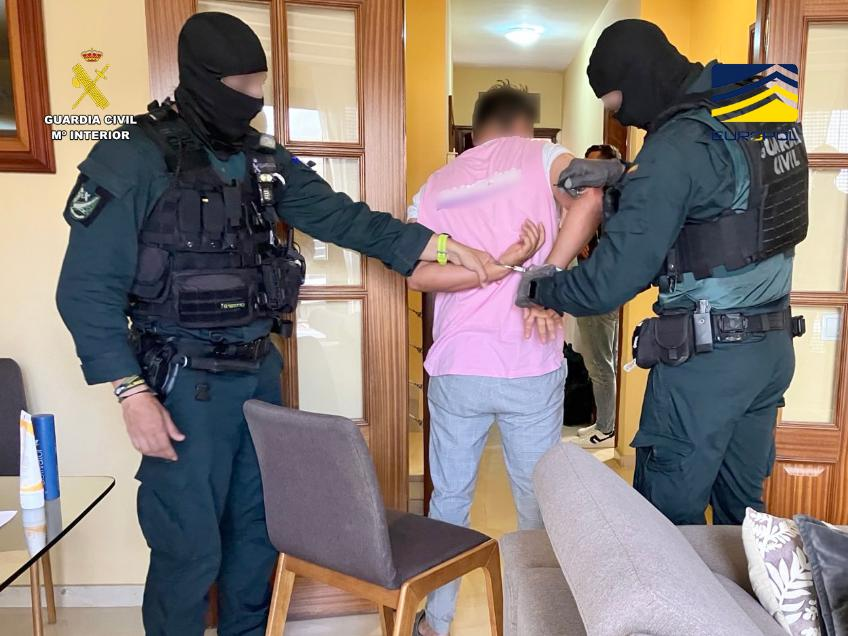 La Guardia Civil de España desmanteló una red de criptoestafa internacional que afectó a más de 5,000 víctimas en 30 países. Fuente: Ministerio del Interior